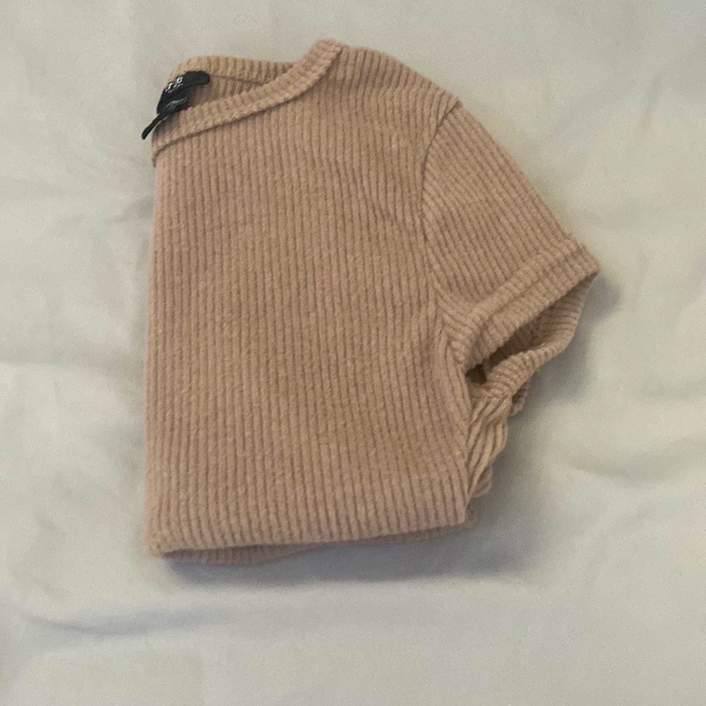 RUE21 ribbed soft tee, size XS fits tight but still comfortable